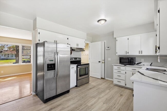 3124 65th Ave N in Minneapolis, MN - Building Photo - Building Photo