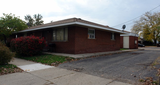 705 E Bennette St in Ferndale, MI - Foto de edificio - Building Photo