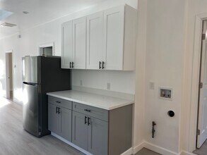 1711 Bridge Ave in Oakland, CA - Building Photo - Building Photo