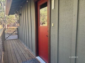 25405 Seneca Dr in Idyllwild, CA - Foto de edificio - Building Photo