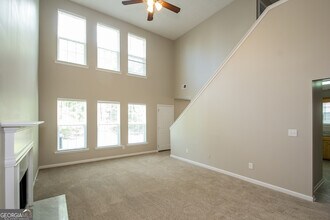 9535 Lakeview Rd in Union City, GA - Building Photo - Building Photo