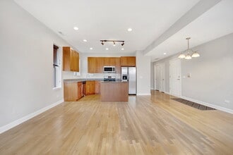 4817 N Kimball Ave, Unit 3 in Chicago, IL - Building Photo - Building Photo