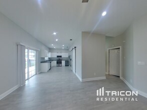 8808 Bayaud Dr in Tampa, FL - Building Photo - Building Photo