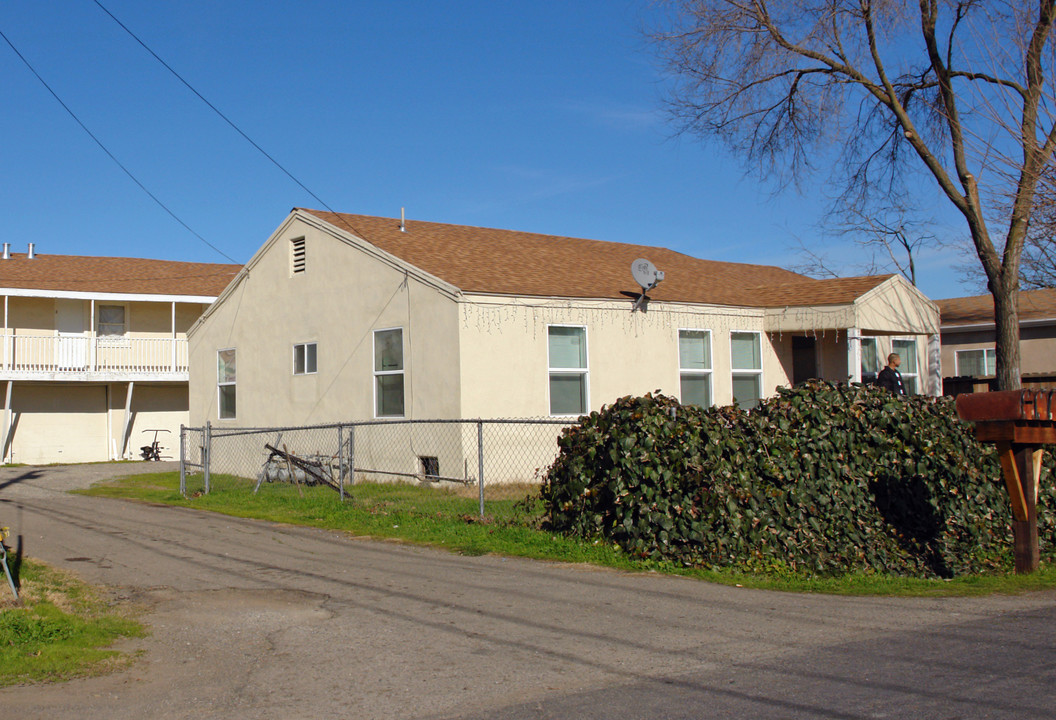 2377 E Vail Ave in Stockton, CA - Building Photo