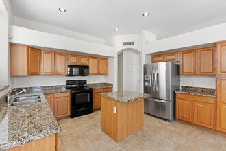 6586 W Oraibi Dr in Glendale, AZ - Building Photo - Building Photo