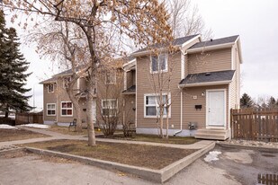 232 36 St SE in Calgary, AB - Building Photo
