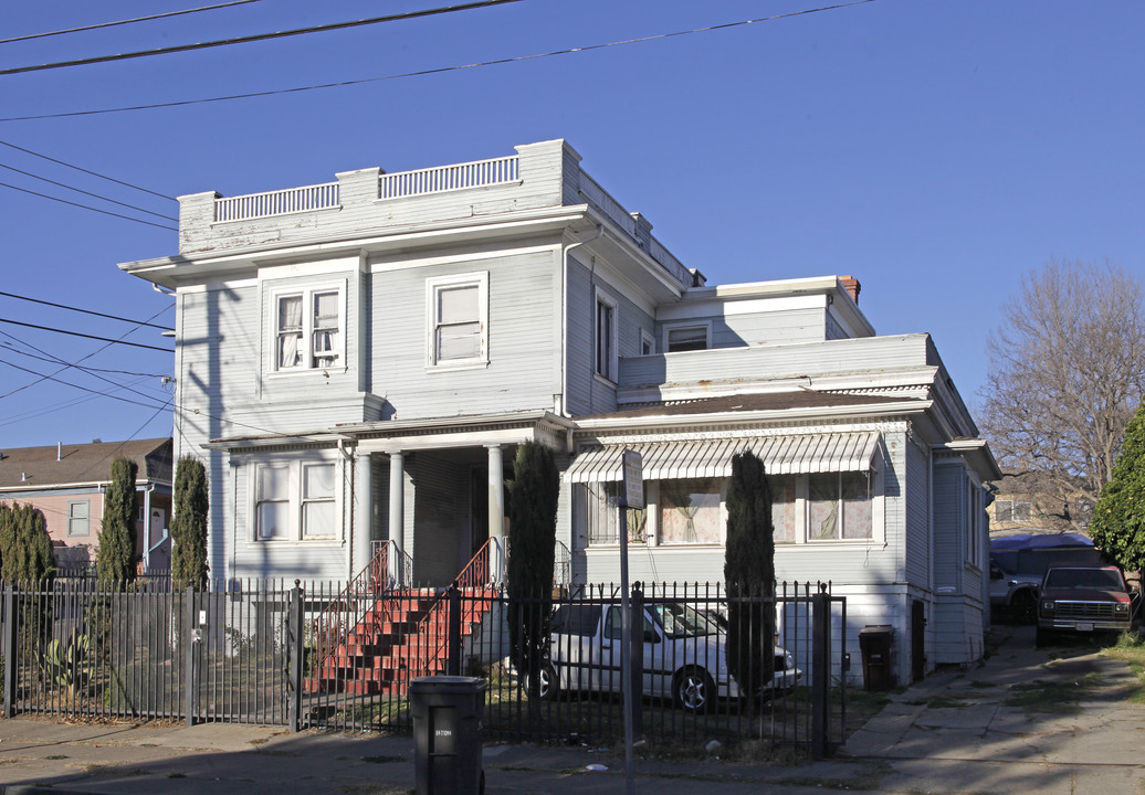 5000 Melrose Ave in Oakland, CA - Building Photo