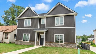 1200 N Woodburn Ave in Bloomington, IN - Building Photo