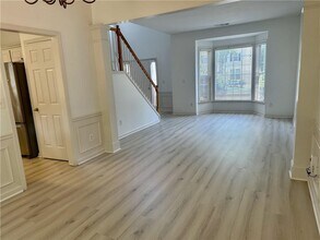 2555 Haddenham Ln in Smyrna, GA - Foto de edificio - Building Photo