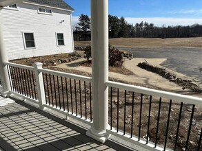 38 Ladds Ln in Epping, NH - Foto de edificio - Building Photo