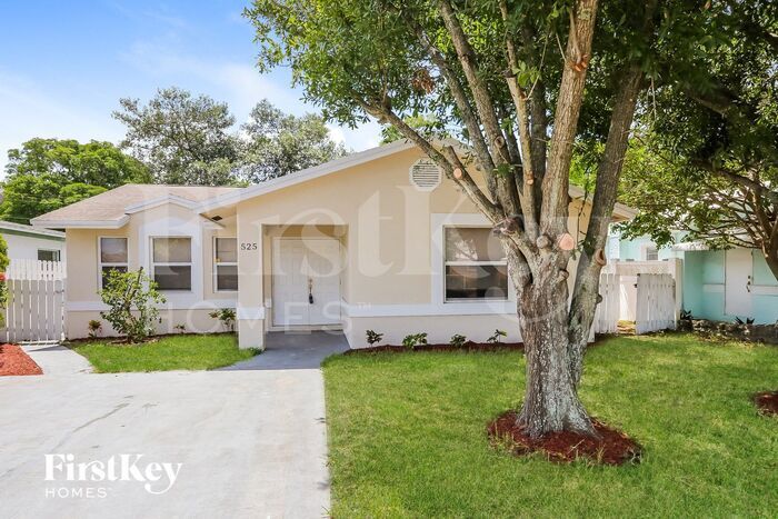 525 20th Ave N in Lake Worth Beach, FL - Building Photo