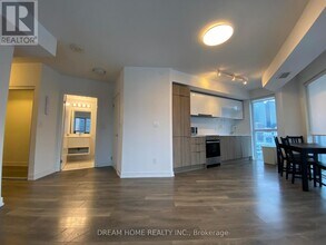 159 Wellesley St E in Toronto, ON - Building Photo - Building Photo