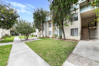 Runnymede Hollidays Apartments Holliday in North Hollywood, CA - Building Photo - Primary Photo