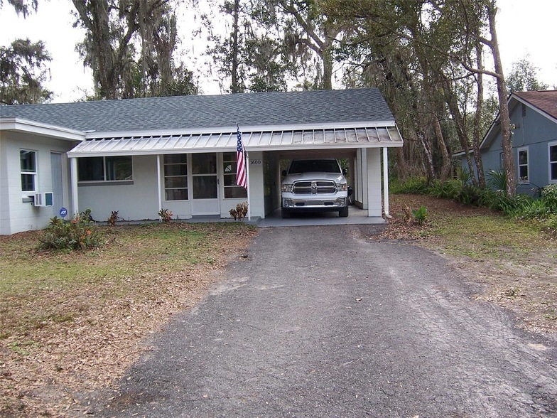 1600 Ace Park Dr in Orange City, FL - Building Photo