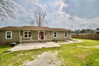 6418 Treaschwig Rd in Spring, TX - Foto de edificio - Building Photo