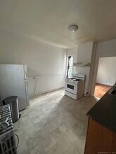 14 Relay Pl in Stamford, CT - Building Photo - Building Photo