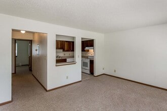 527 N Dubuque St, Unit 6 in Iowa City, IA - Foto de edificio - Building Photo