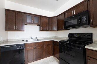 MadGrey Apartments in Lansing, MI - Foto de edificio - Building Photo