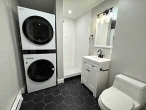 11 E Milton Rd, Unit 2 in Brookline, MA - Building Photo - Building Photo