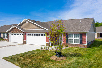 Redwood Superior Township in Superior Township, MI - Foto de edificio - Building Photo