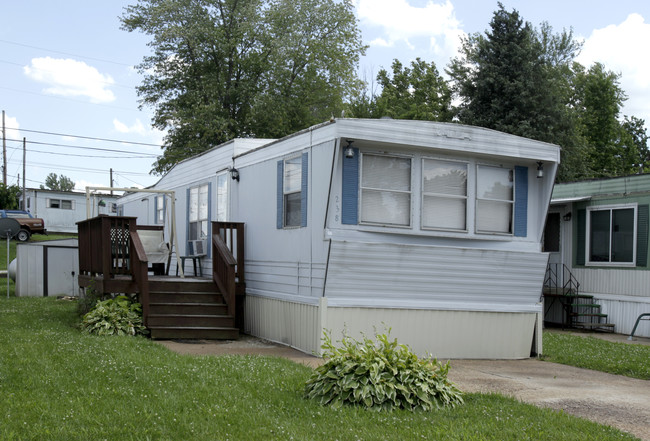 Happy Valley Mobile Manor in Fenton, MO - Foto de edificio - Building Photo