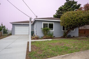 556 Heathcliff Dr in Pacifica, CA - Building Photo