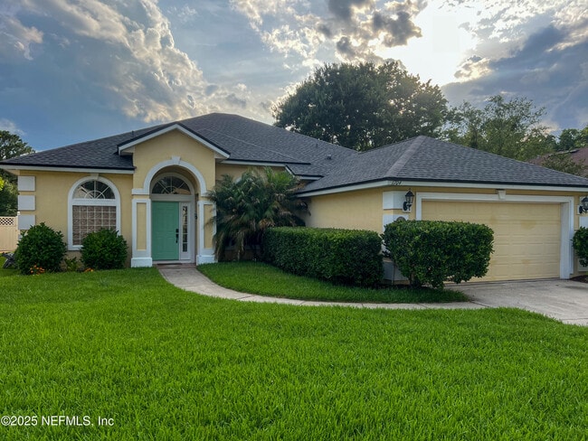 property at 1704 Tall Tree Dr S