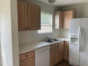 10914 Spruce Dr N in La Porte, TX - Building Photo - Building Photo