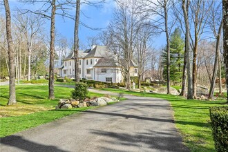 367 Riversville Rd in Greenwich, CT - Foto de edificio - Building Photo