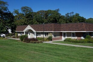 255 E Main St in East Islip, NY - Building Photo