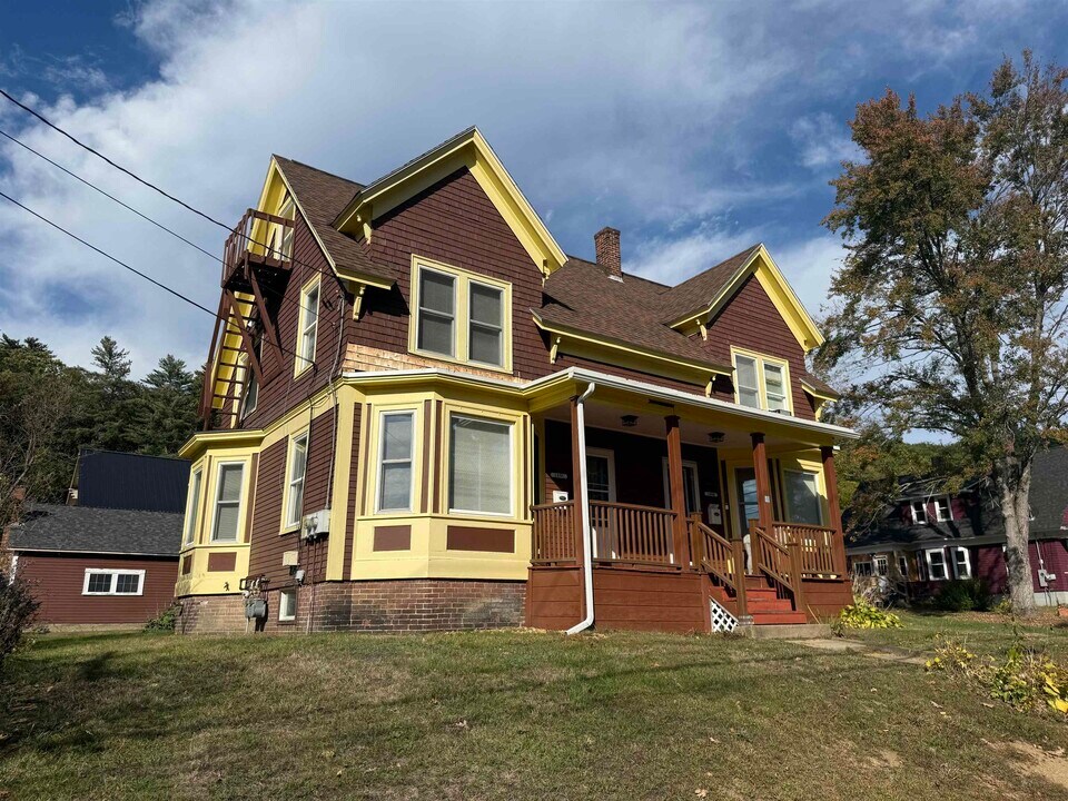 189 E Bow St in Franklin, NH - Building Photo