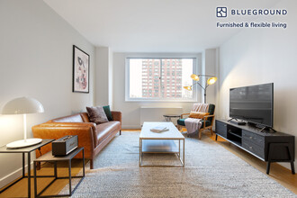 60 W 66th St in New York, NY - Building Photo - Building Photo