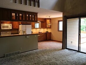 4412 Lorcardo Dr NE in Cedar Rapids, IA - Building Photo - Building Photo