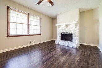 1821 Pine Creek Dr in Austell, GA - Building Photo - Building Photo