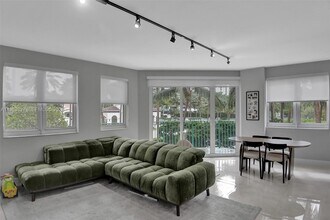 20000 E Country Club Dr, Unit 211 in Aventura, FL - Building Photo - Building Photo