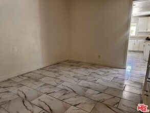 820 E 84th Pl in Los Angeles, CA - Building Photo - Building Photo