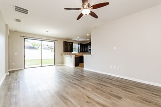 1090 Hermosa Way in Kissimmee, FL - Building Photo - Building Photo