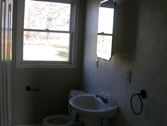 5645 NY-5 in Vernon, NY - Building Photo - Building Photo