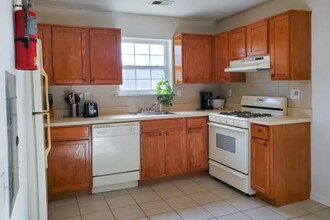 889 Green St in Woodbridge Township, NJ - Building Photo - Building Photo