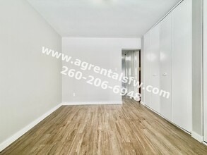 901-931 W Brookwood Ct in New Haven, IN - Building Photo - Building Photo