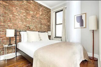 722 Tenth Avenue in New York, NY - Building Photo - Building Photo