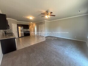 2745 W Kilimanjaro Way in Rogers, AR - Building Photo - Building Photo