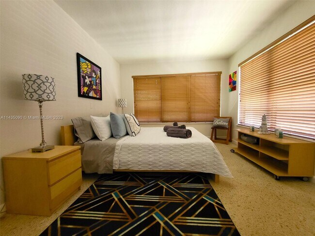 1024 Tyler St-Unit -2 in Hollywood, FL - Building Photo - Building Photo