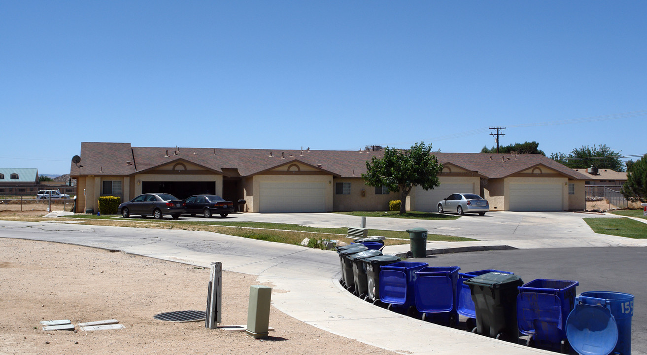 15595 Tonekai Rd in Apple Valley, CA - Building Photo