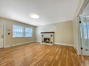 33670 N Idlewild Dr in Grayslake, IL - Building Photo - Building Photo