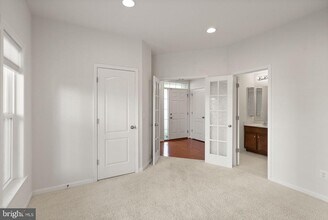 21766 Harroun Terrace in Ashburn, VA - Building Photo - Building Photo