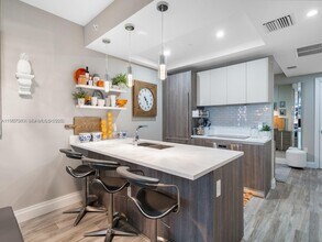 801 S Miami Ave, Unit 3706 in Miami, FL - Building Photo - Building Photo