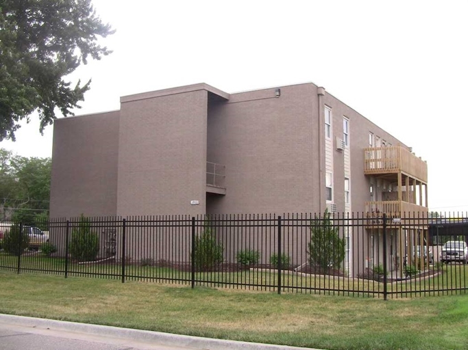 Bluejay Apartments in Lawrence, KS - Foto de edificio