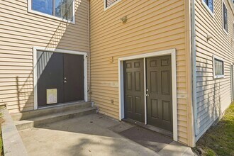 23855 Zuger Dr in Crestline, CA - Foto de edificio - Building Photo