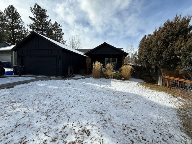 61025 Lodgepole Dr in Bend, OR - Building Photo - Building Photo